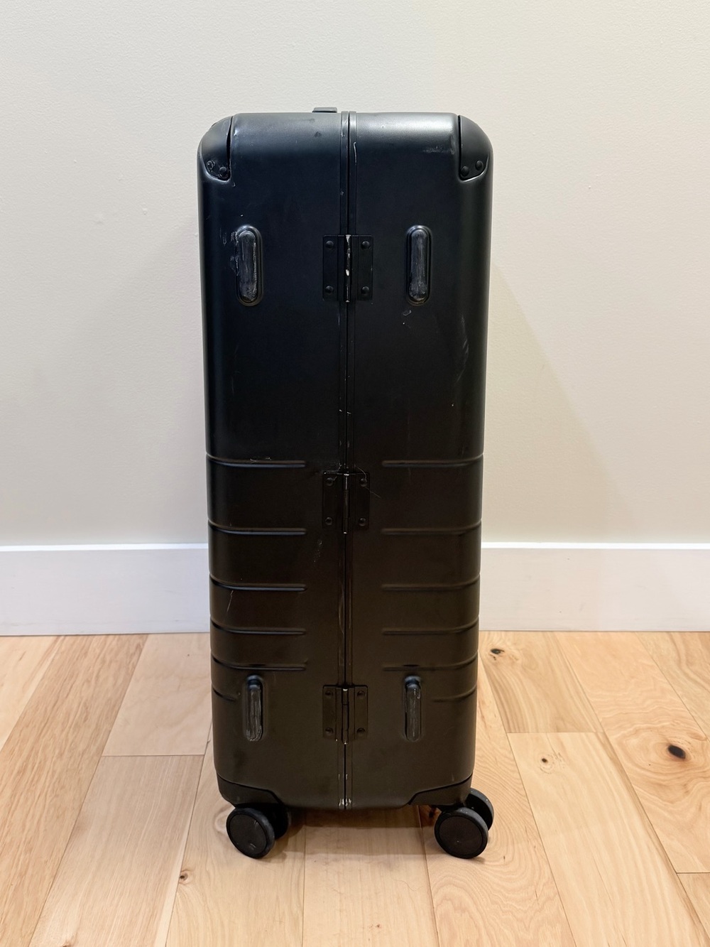 Monos Hybrid Check-In Large Suitcase - Picture 2 of 12